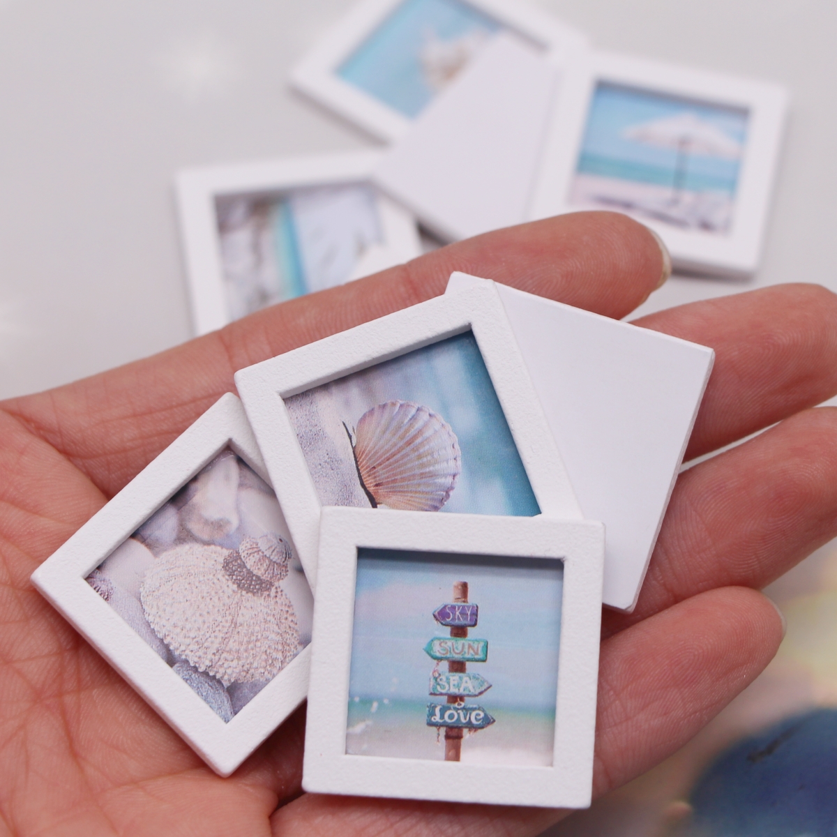 Dollhouse Miniature Wooden Oce - Engraved Wood Frame recensie en prijs